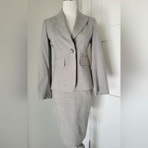 Banana Republic fine Wool light Grey Suit, free matching skirt, 0
